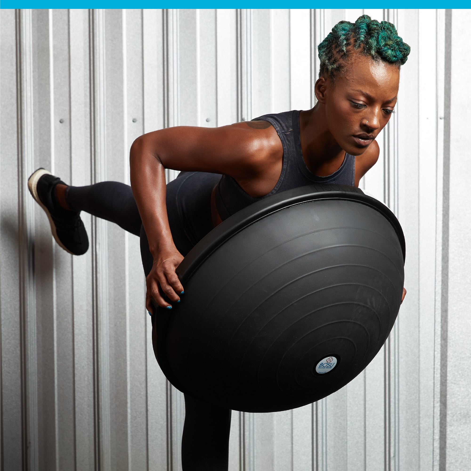 bosu-pro-balance-trainer-noir-mat-plateau-d-quilibre-pro image 8
