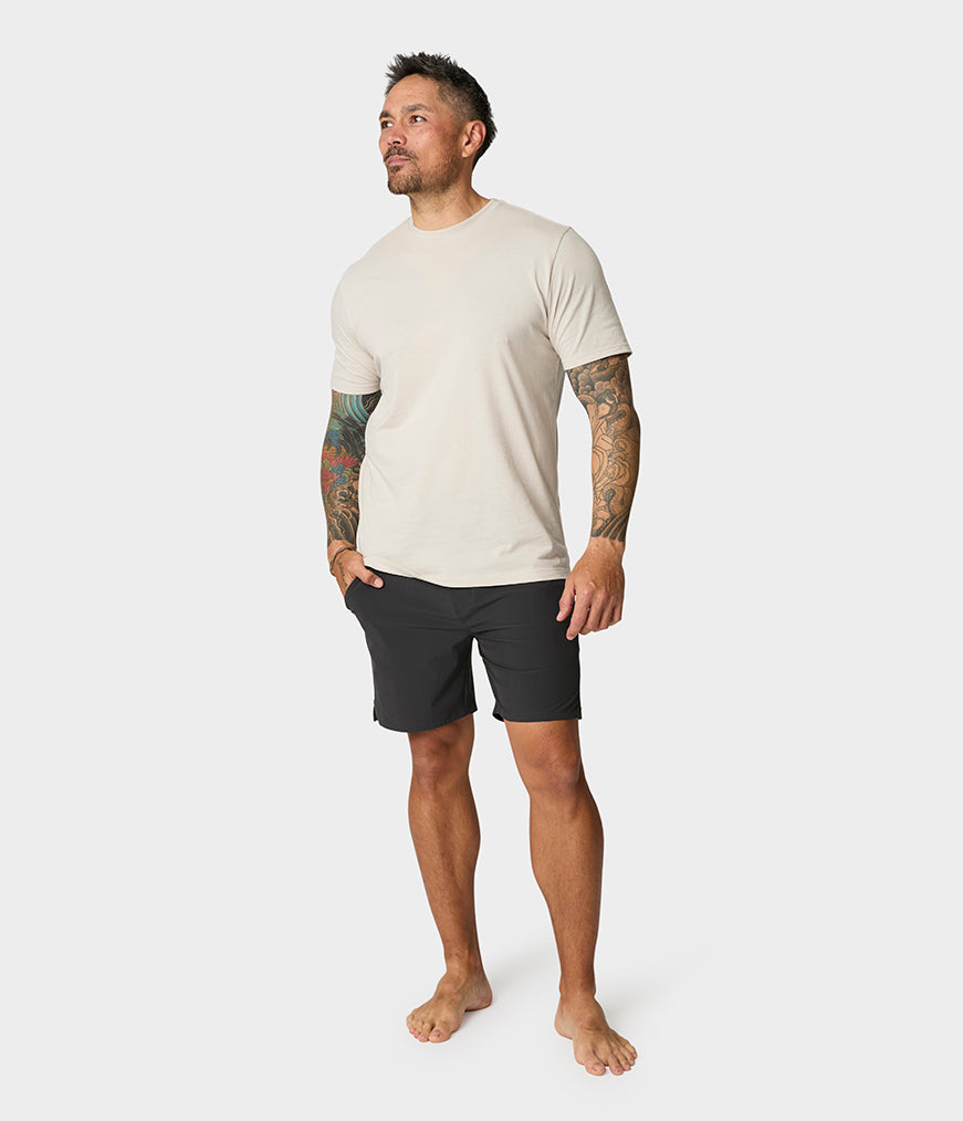manduka-tenzin-short-homme-short-de-yoga image 3
