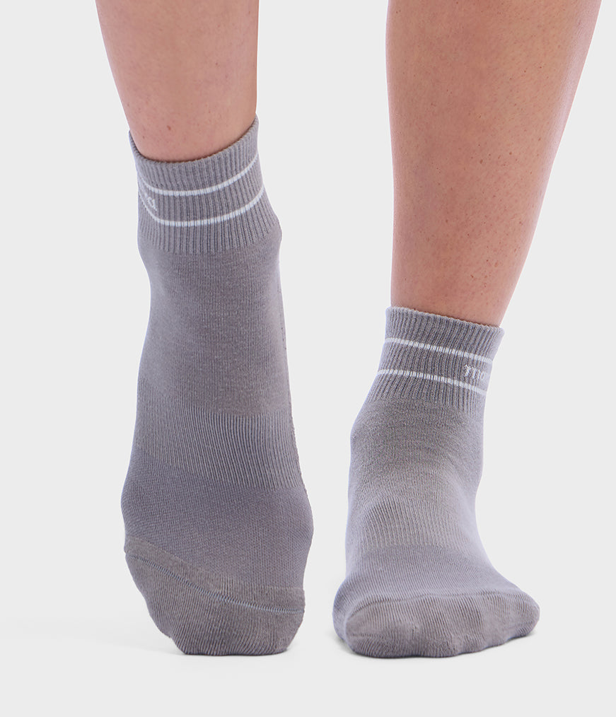 manduka-equilibria-chaussettes-pilates-cheville-grip-silicone image 6