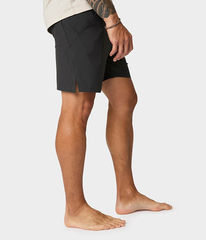 manduka-tenzin-short-homme-short-de-yoga image 5