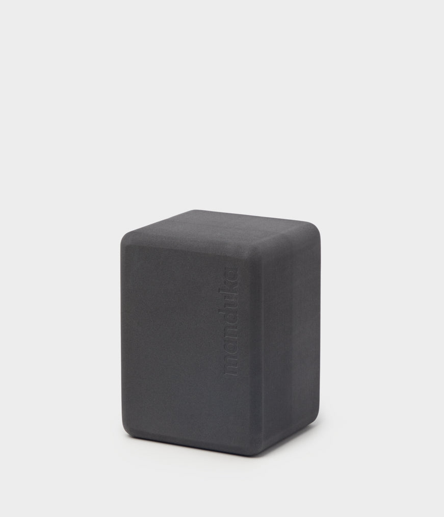 manduka-mini-bloc-yoga-mousse-recycl-e-10x11-5x15-cm image 4