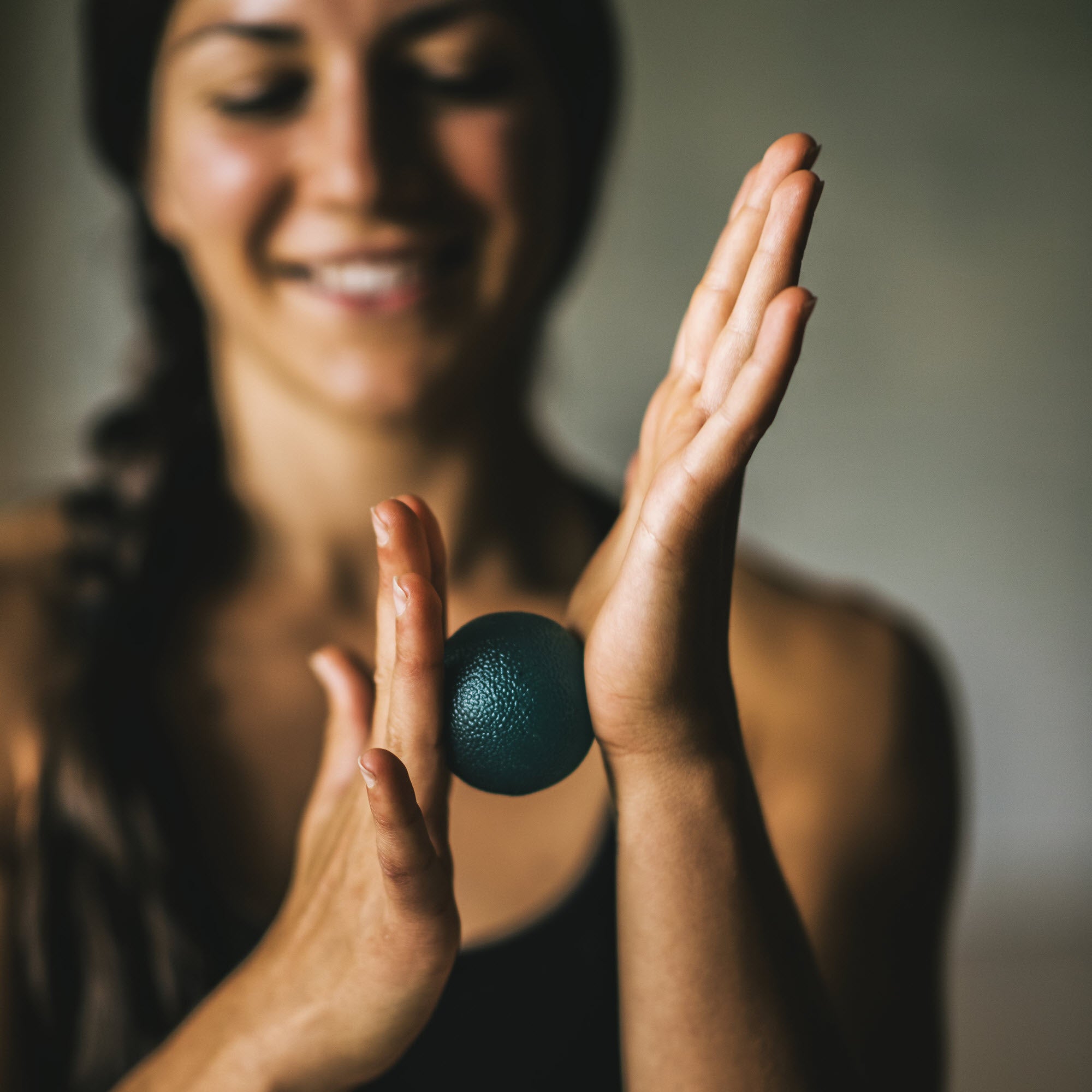 gaiam-hand-therapy-kit-kit-de-r-ducation-main-et-poignet-3-balles image 4