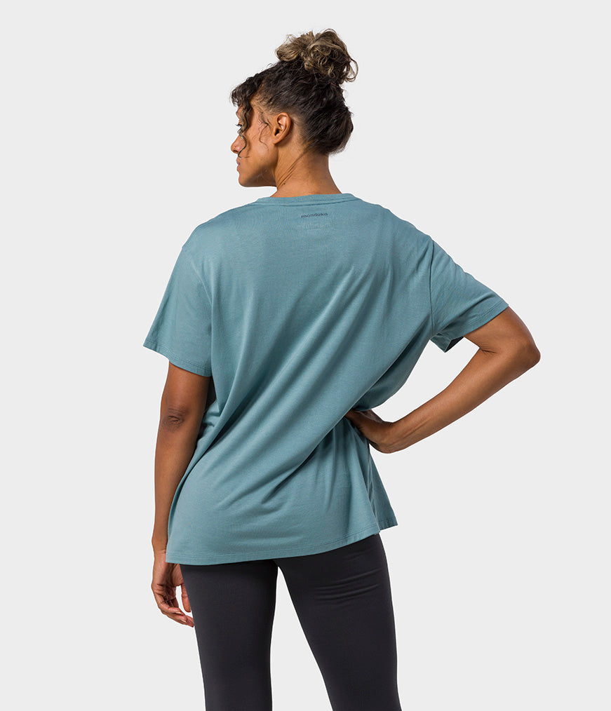 manduka-vinyasa-t-shirt-femme-oversize-coton-supima image 5