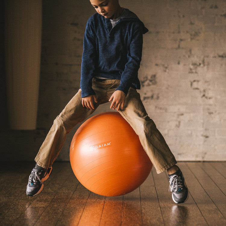 gaiam-kids-ballon-d-quilibre-enfant-45-cm-avec-pompe image 2