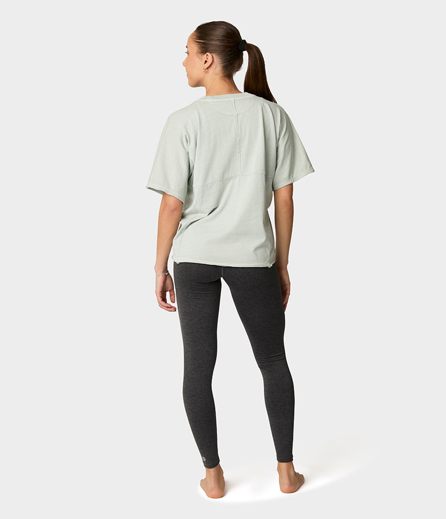 manduka-connection-t-shirt-femme-coton-bio-crop image 8