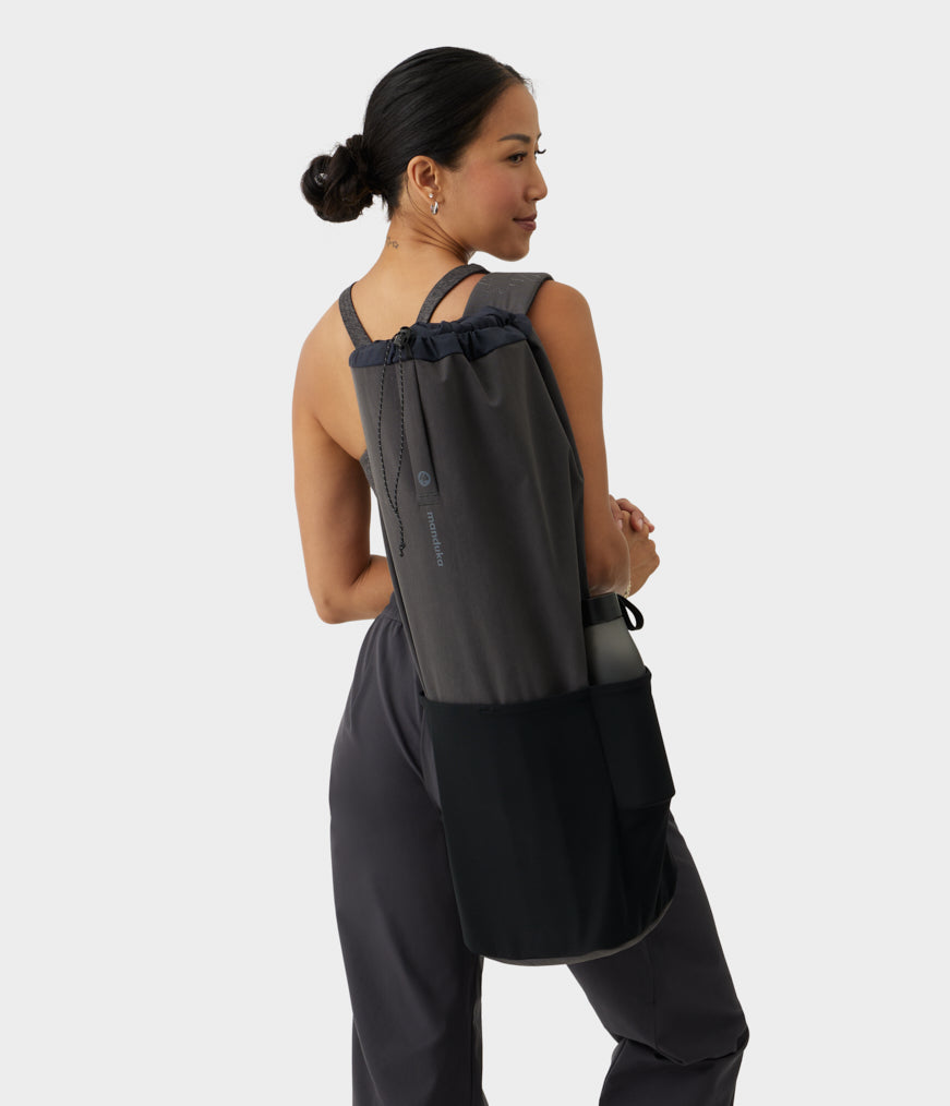 manduka-hala-porte-tapis-yoga-nylon-recycl image 7