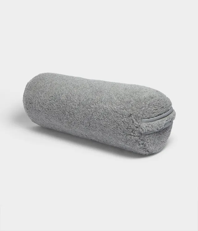 manduka-round-bolster-traversin-yoga-cylindrique image 1