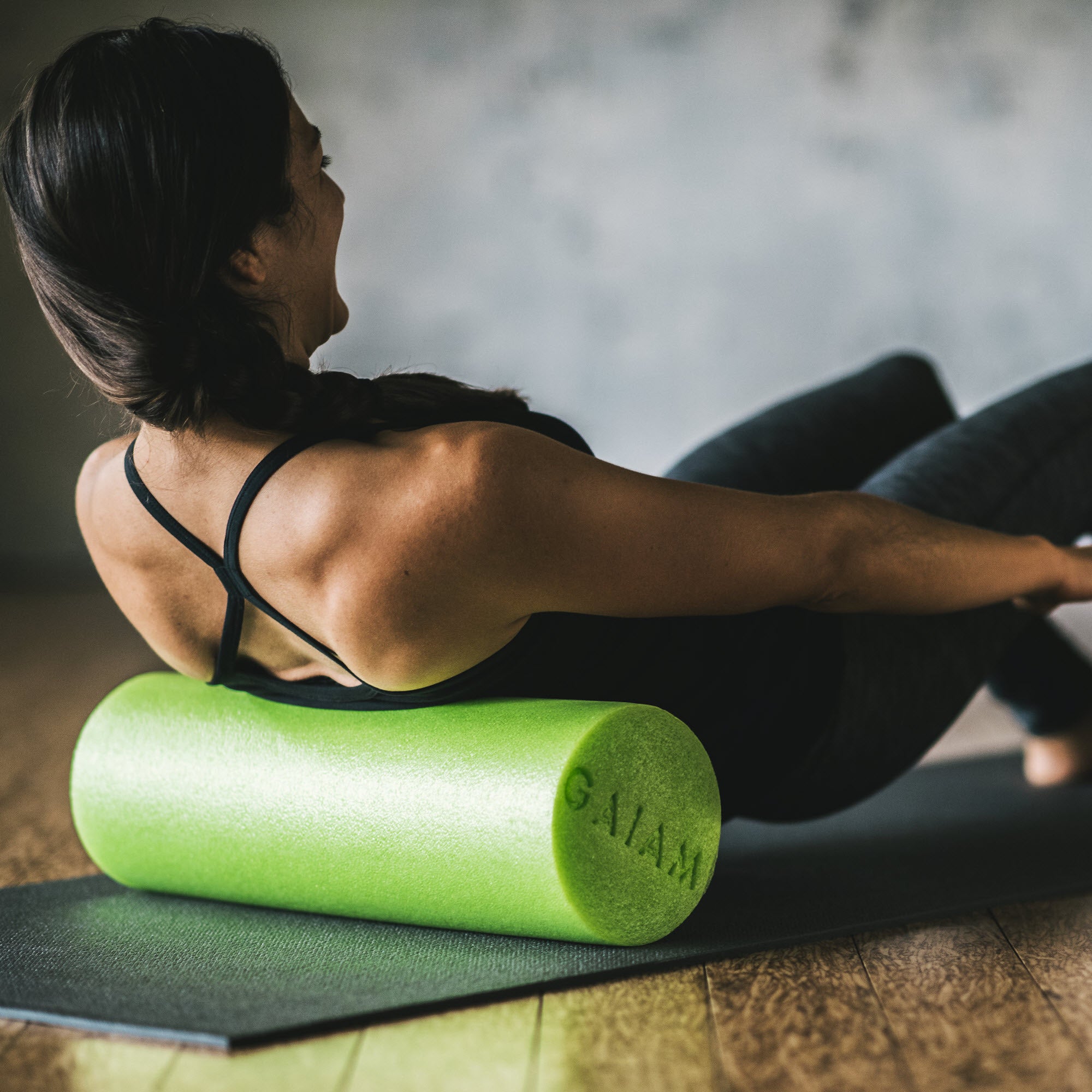 gaiam-muscle-therapy-foam-roller-18-rouleau-de-massage image 5