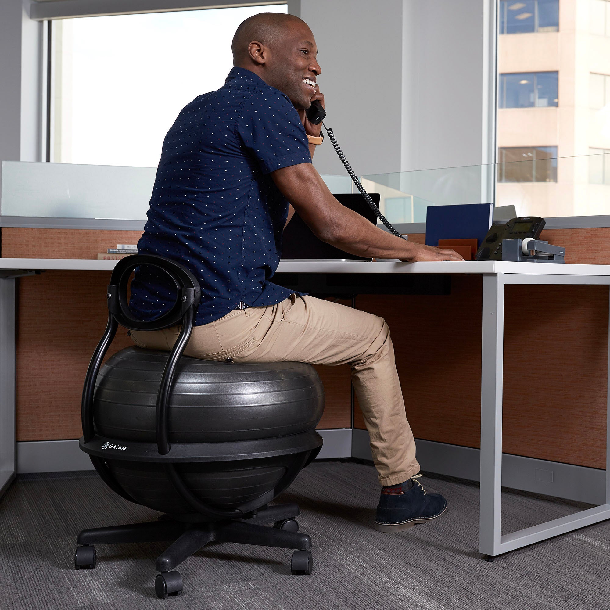 gaiam-ultimate-balance-ball-chair-chaise-ballon-ergonomique-avec-dossier image 8