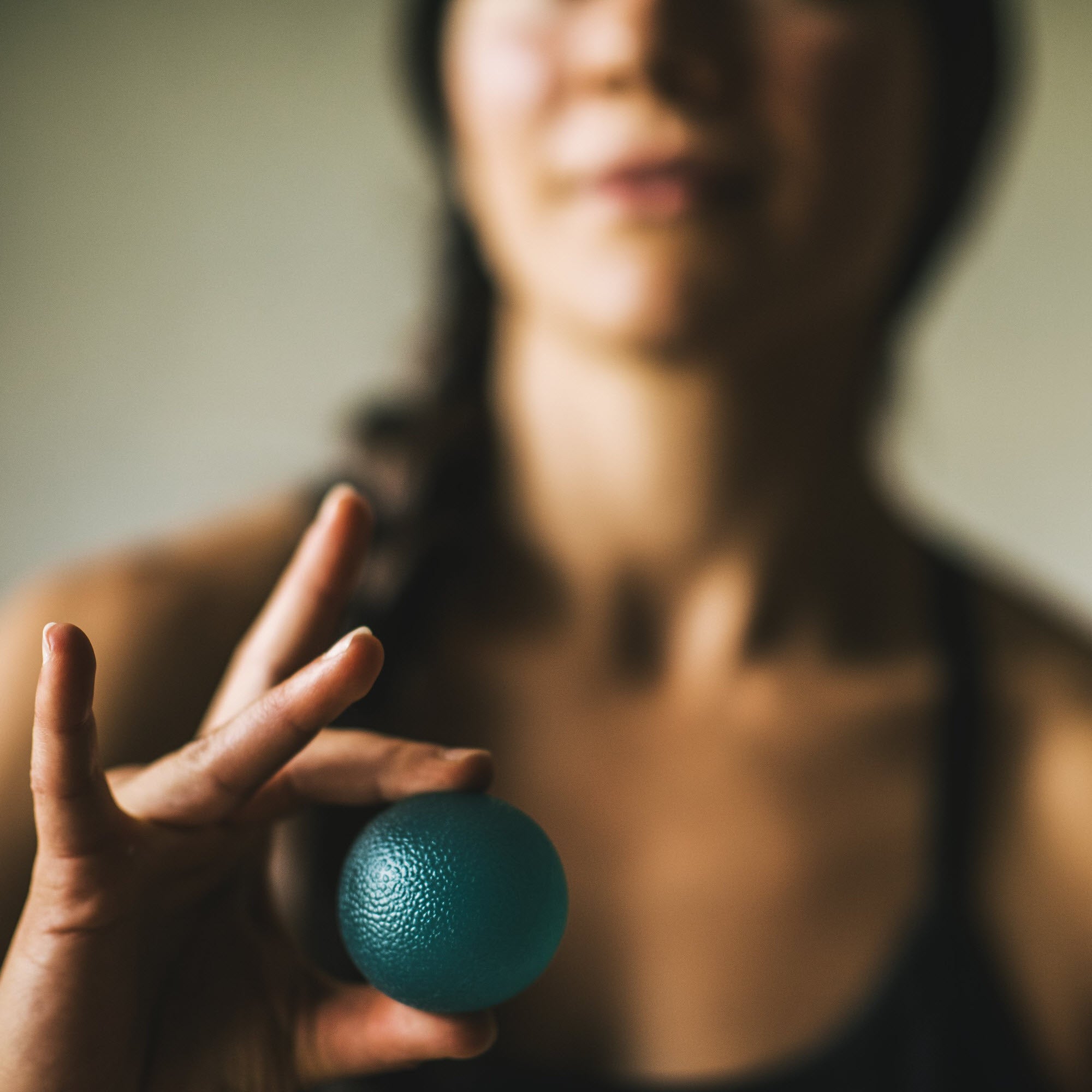 gaiam-hand-therapy-kit-kit-de-r-ducation-main-et-poignet-3-balles image 3
